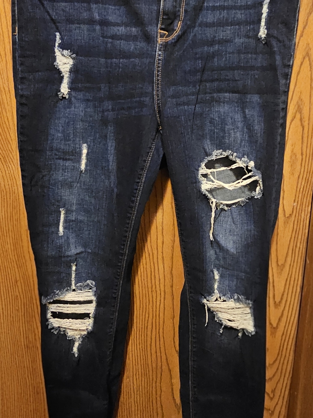 Distressed Dark Wash Women's Skinny Jeans-